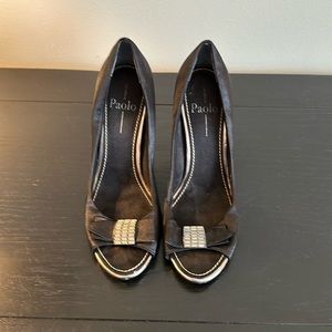 Black satin pumps with diamond accent bow